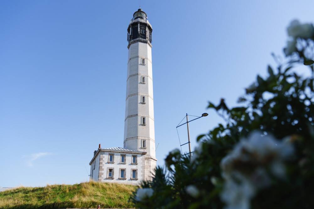 Photo du Phare de Calais modernisé qui a remplacé la Tour du Guet.