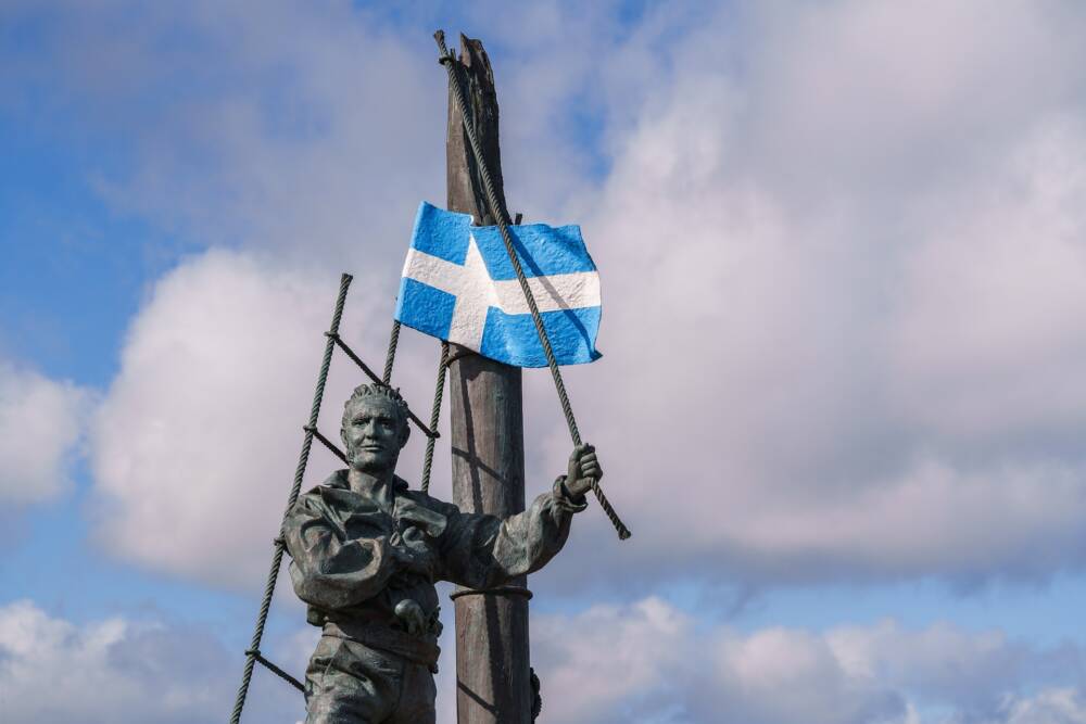 tom souville calais statue corsaire