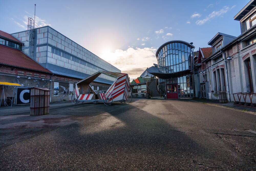 le channel calais cour