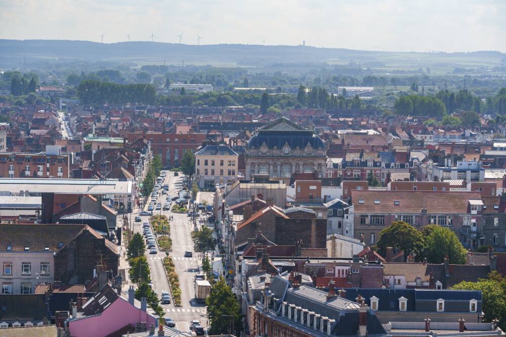 Photo aérienne des boulevards de Calais avec un ligne de mire le somptueux Grand Théâtre de Calais.