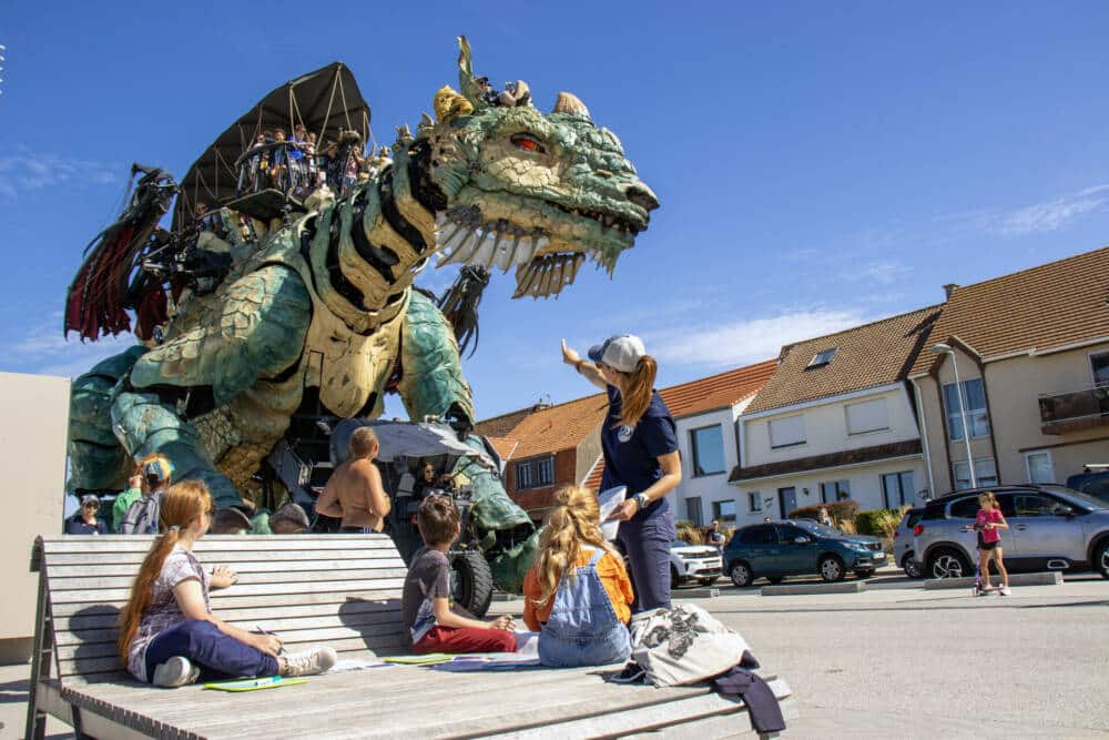 Atelier pédagogique avec des enfants sur le Dragon de Calais